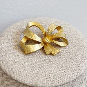 Vintage Matte Gold Tone Holiday Bow Statement Brooch Christmas 1 3/4”